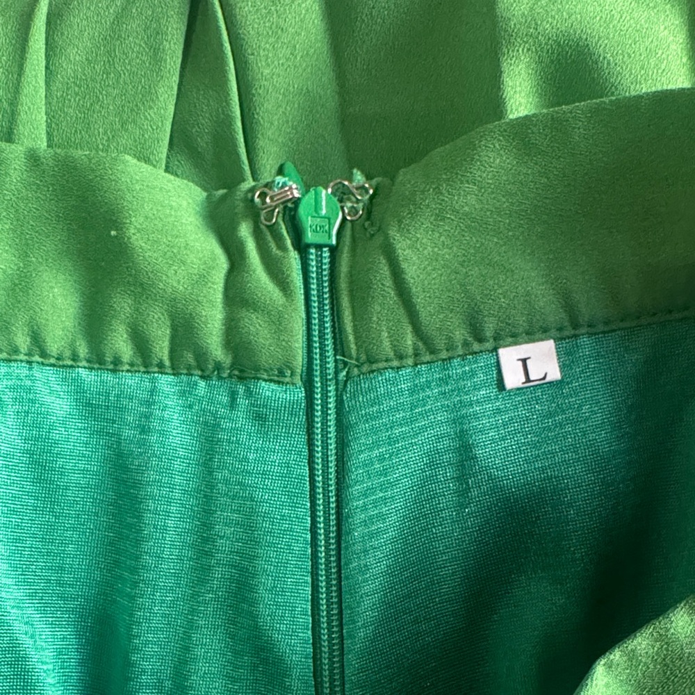 Elegant Green Maxi Skirt - Picture 2 of 3